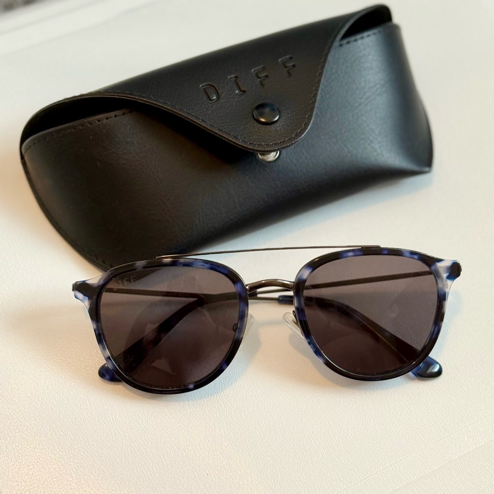 Diff Eyewear Blue Tortoise Sunglasses Unisex
